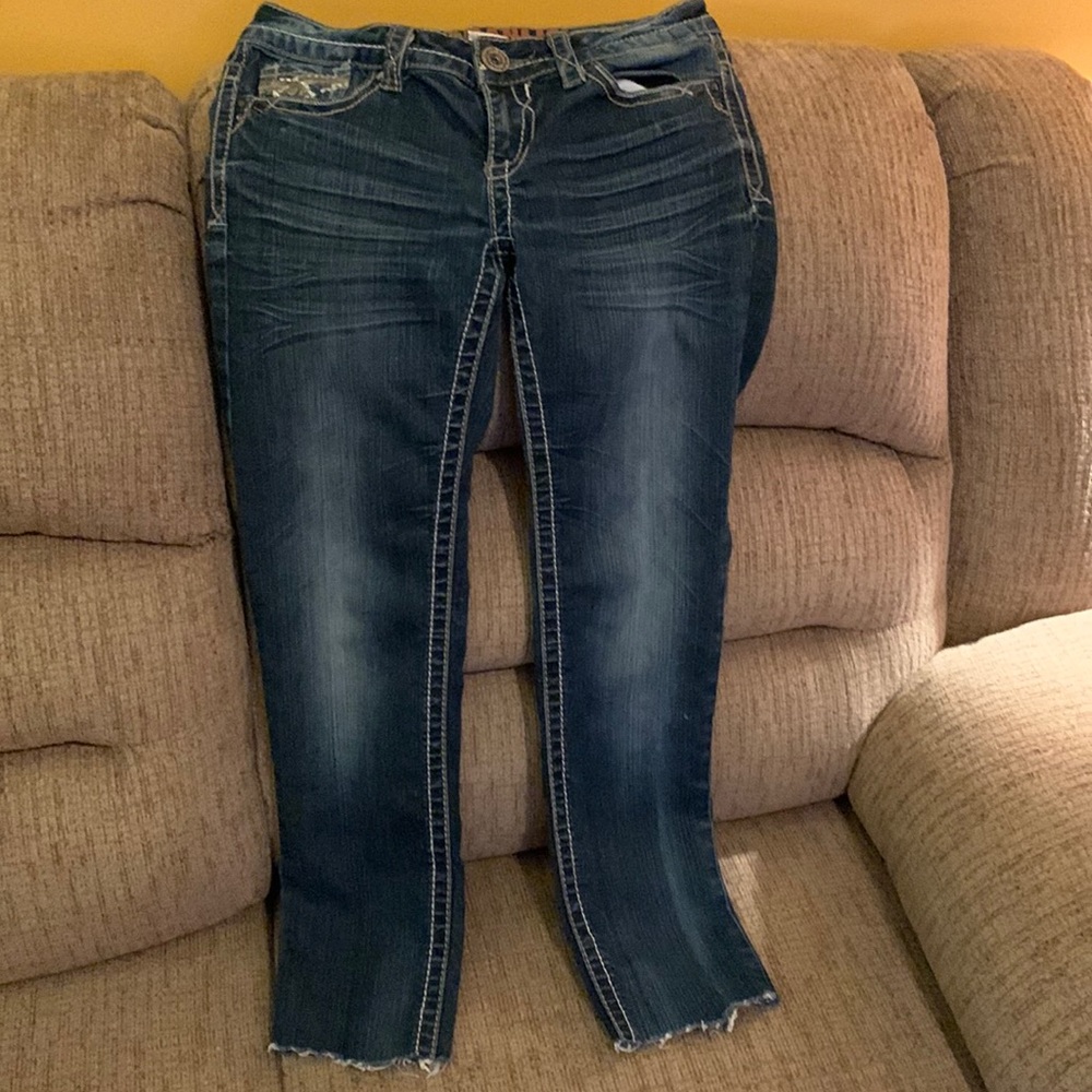 Hydraulic Distressed Light Blue Denim Capris w appliqué sequin pockets sz3/4